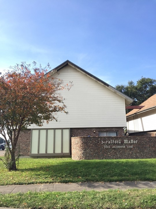 Stratford Manor in San Antonio, TX - Building Photo