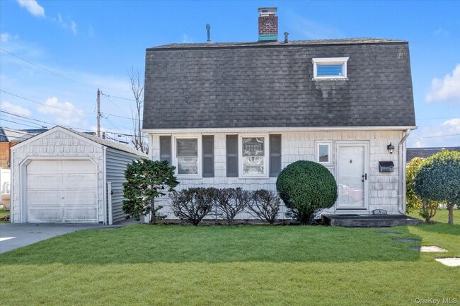property at 8 9th St