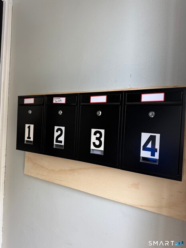 483 Barnum Ave in Bridgeport, CT - Building Photo - Building Photo