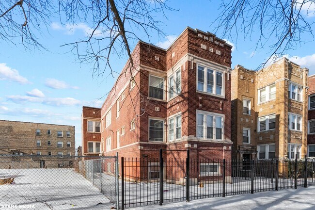 11022 S Vernon Ave in Chicago, IL - Building Photo - Building Photo