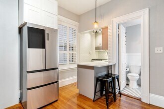 261 Beacon St, Unit 32 in Boston, MA - Building Photo - Building Photo