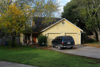 Jadewood Duplexes in Austin, TX - Building Photo - Building Photo