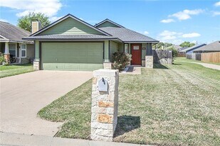 916 Crested Point Dr in College Station, TX - Building Photo