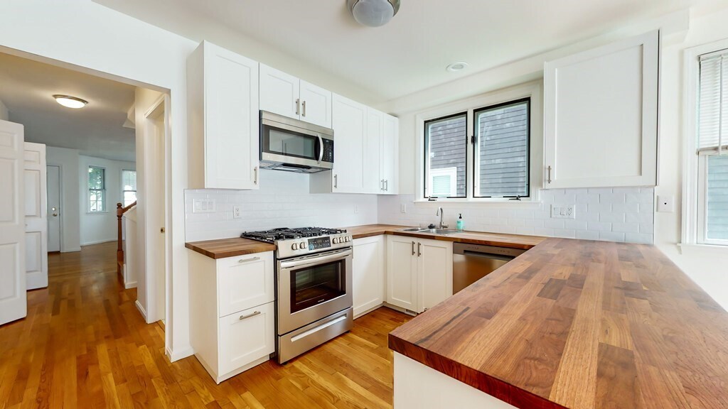 27 Holman St in Boston, MA - Building Photo