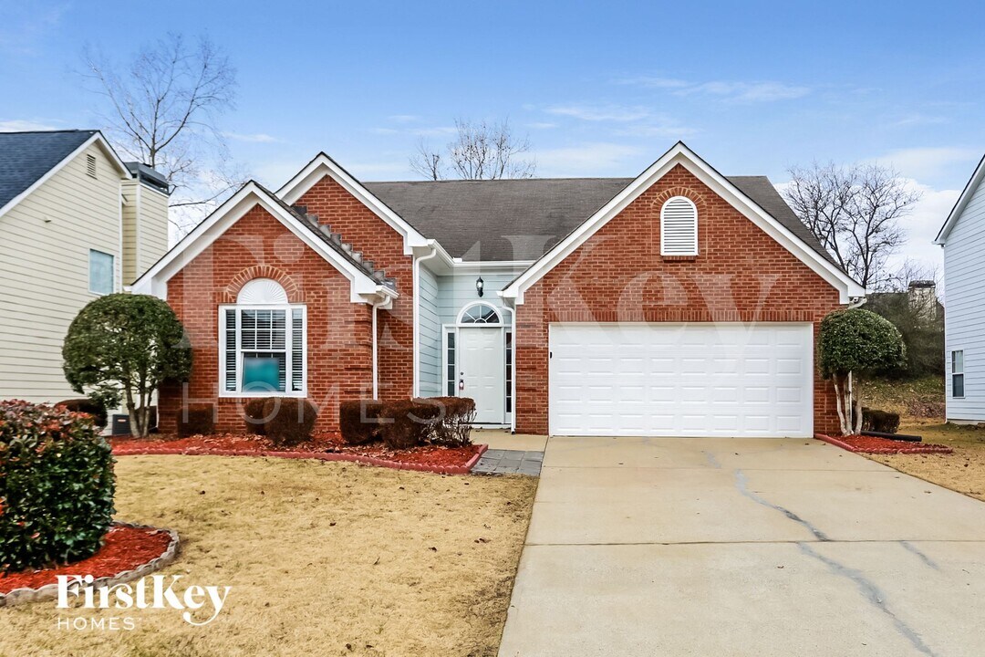 1180 Laurel Cove Dr in Snellville, GA - Foto de edificio