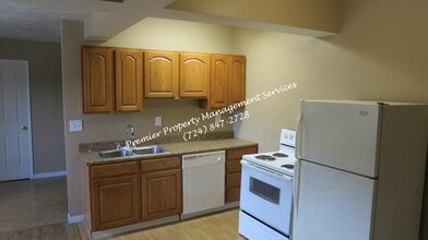 527 Midland Ave in Midland, PA - Building Photo - Building Photo