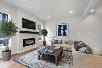 6648 NE 189 Ct in Kenmore, WA - Building Photo - Building Photo
