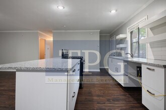 9410 McKinley St in Kansas City, MO - Building Photo - Building Photo