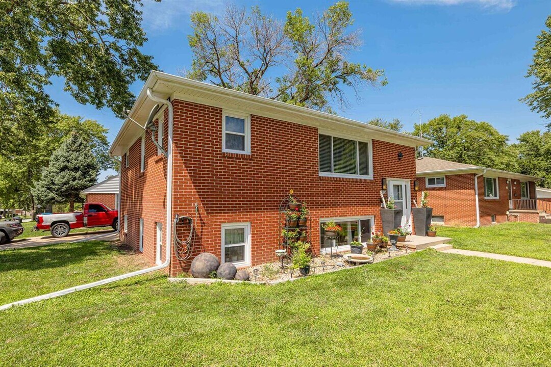 387 S 44th St in Lincoln, NE - Building Photo