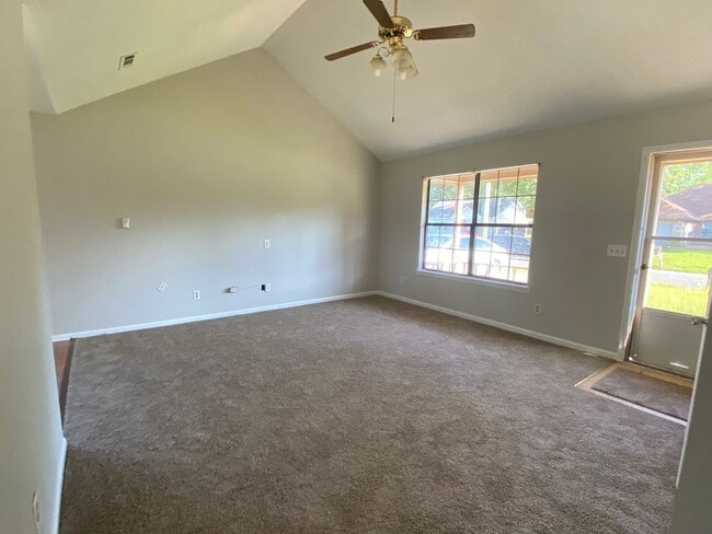 822 Lost Grove Ln in Hinesville, GA - Building Photo - Building Photo