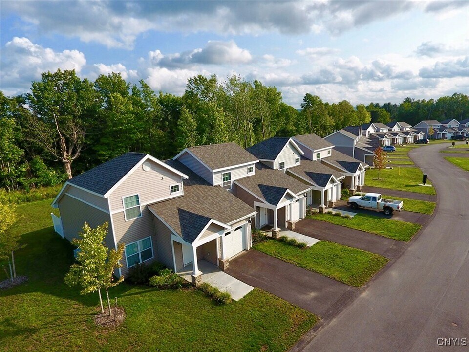 1 Patriot Cir in Utica, NY - Building Photo