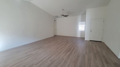 8407 Grandy St in Bakersfield, CA - Building Photo - Building Photo