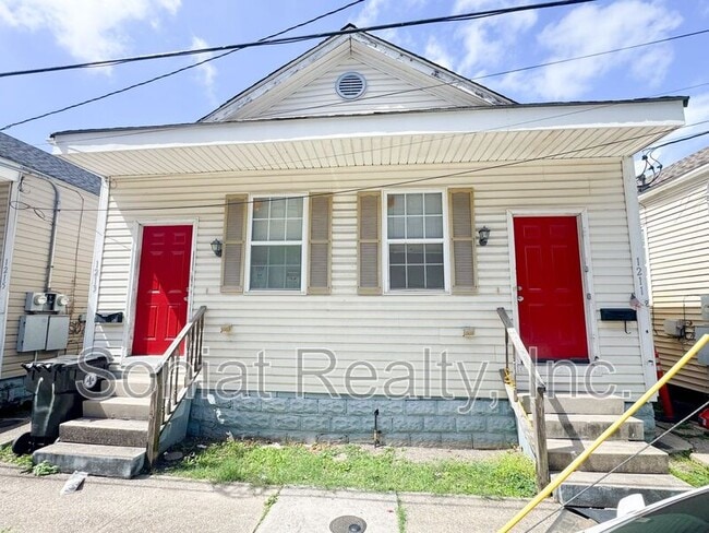 property at 1211 S Clark St