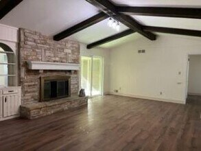 5015 Ashbrook Rd in Dallas, TX - Building Photo - Building Photo