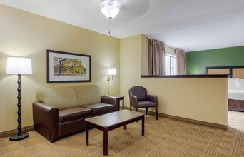 Furnished Studio - Ontario in Ontario, CA - Foto de edificio - Building Photo