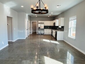 104 N Harrison Ave in Blanchard, OK - Foto de edificio - Building Photo