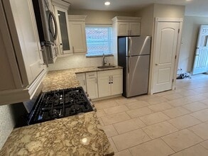 180 Bay 8th St, Unit Walk-In Apartment in Brooklyn, NY - Building Photo - Building Photo