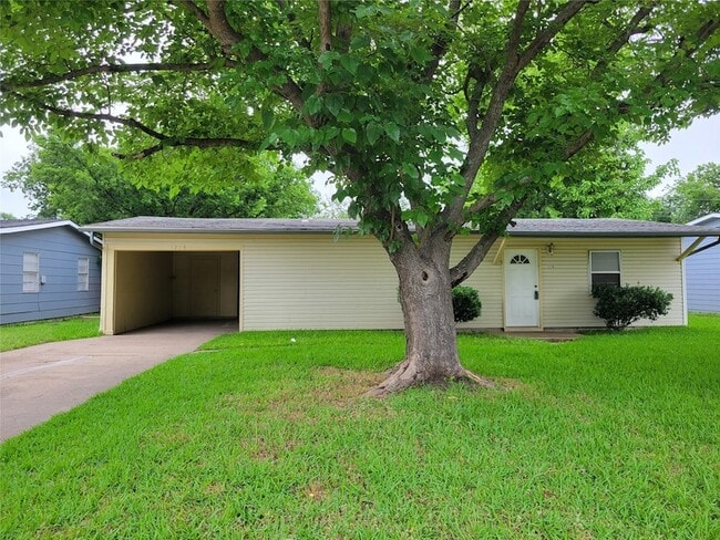 property at 1218 Gate Ln Dr