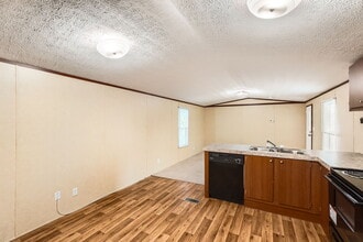 4423 E Houston St in San Antonio, TX - Foto de edificio - Building Photo