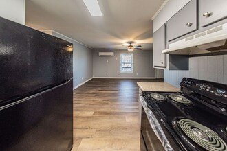 120 Lake Dr in Cadiz, KY - Building Photo - Building Photo