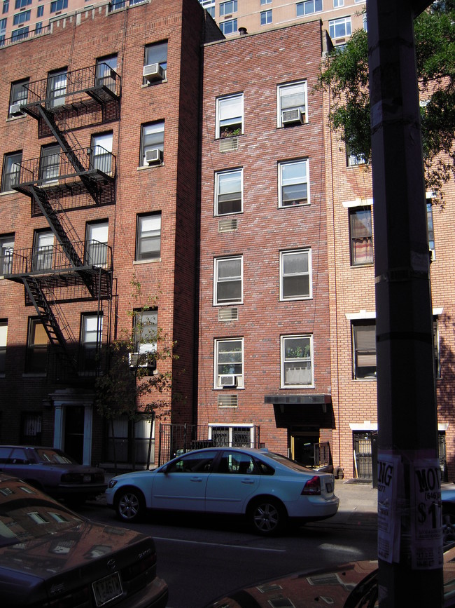 243 E 33rd St in New York, NY - Building Photo - Building Photo