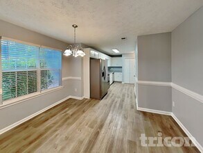 803 Freedom Walk in Locust Grove, GA - Foto de edificio - Building Photo