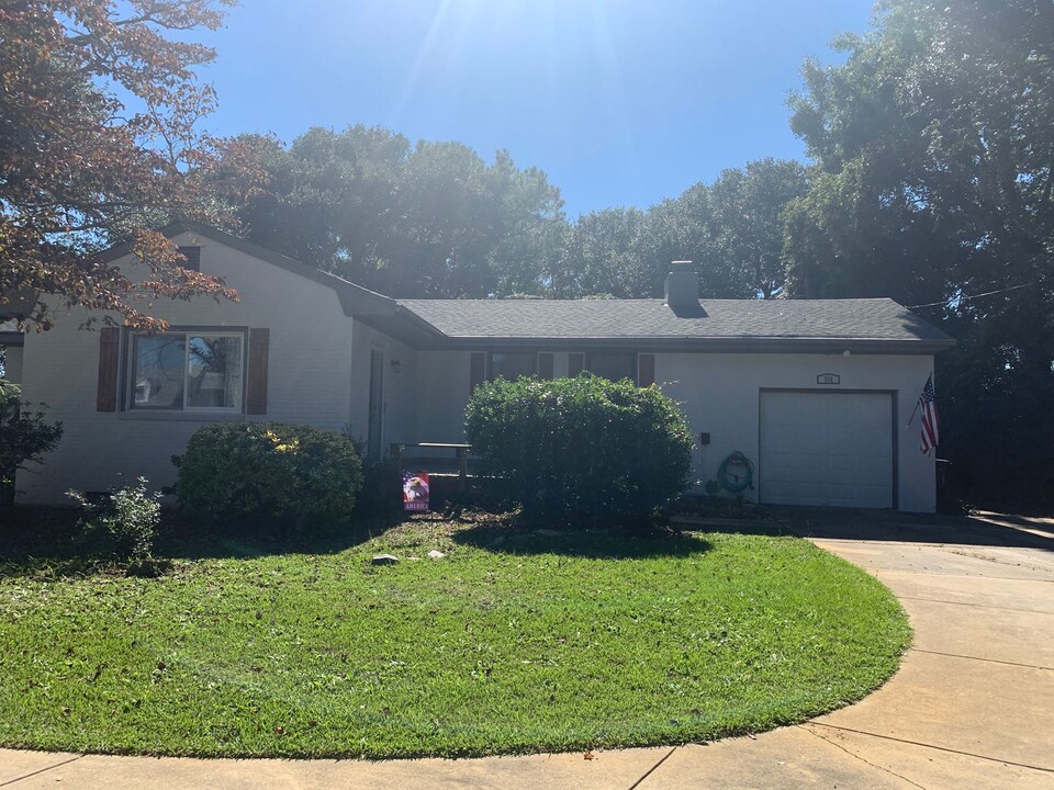 216 Griggs Acres Dr in Point Harbor, NC - Building Photo