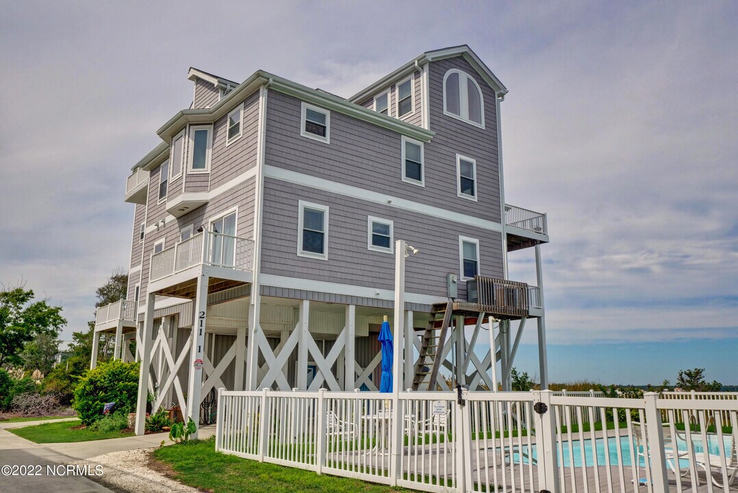 211-1 Gysgt D.W. Boatman Drive in North Topsail Beach, NC - Building Photo