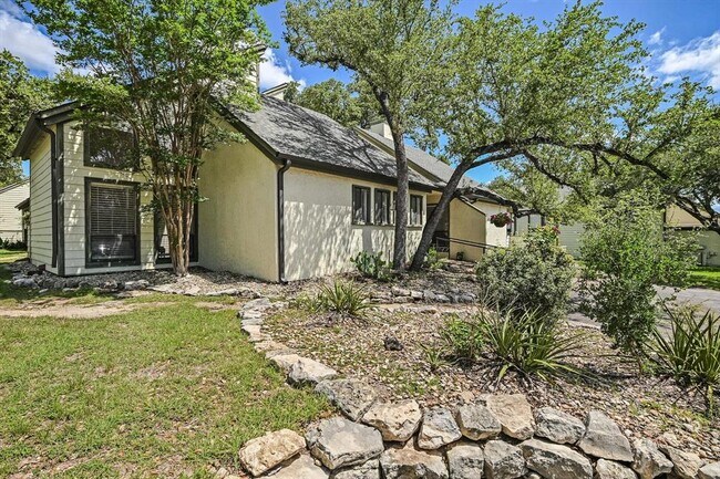 15 Casa Verde St in Lakeway, TX - Building Photo - Building Photo