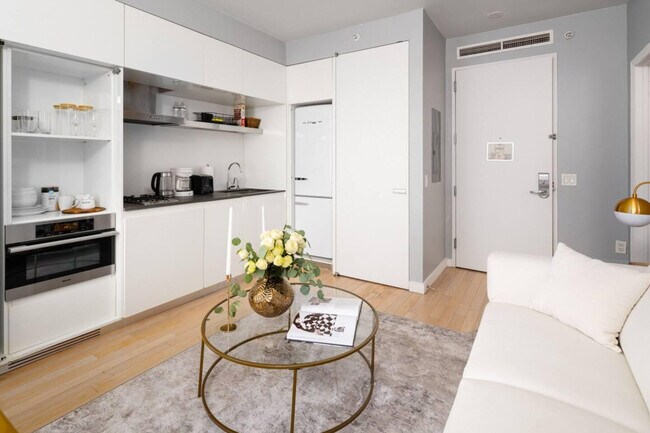 70 W 45th St in New York, NY - Building Photo - Building Photo