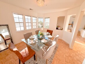 115 Thatcher Ln in Foster City, CA - Foto de edificio - Building Photo