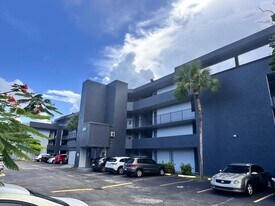 8801 W Flagler St in Miami, FL - Building Photo