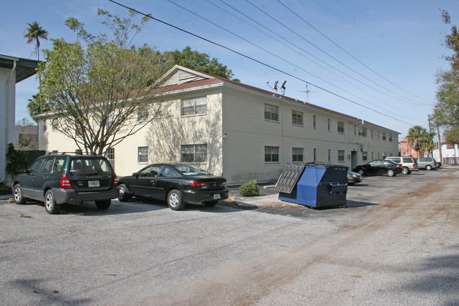 Amber Oaks Apartments in Tampa, FL - Building Photo - Building Photo