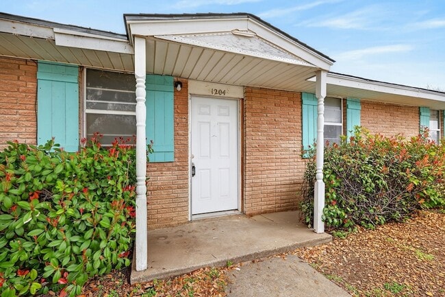 1200 NW 3rd Ave in Mineral Wells, TX - Building Photo - Building Photo