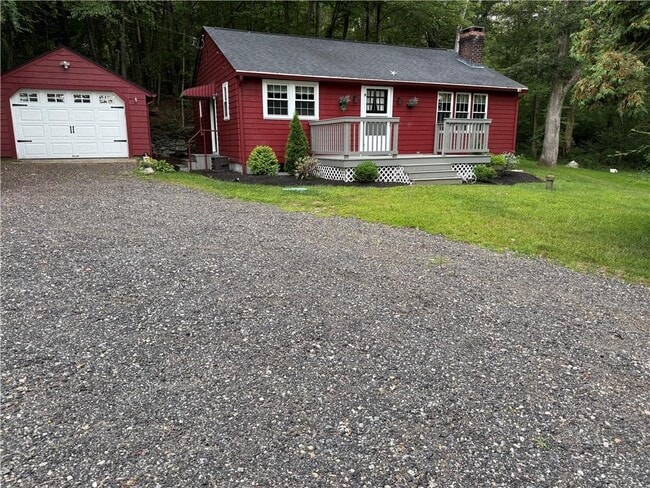 25 Rockland Rd in Scituate, RI - Foto de edificio - Building Photo