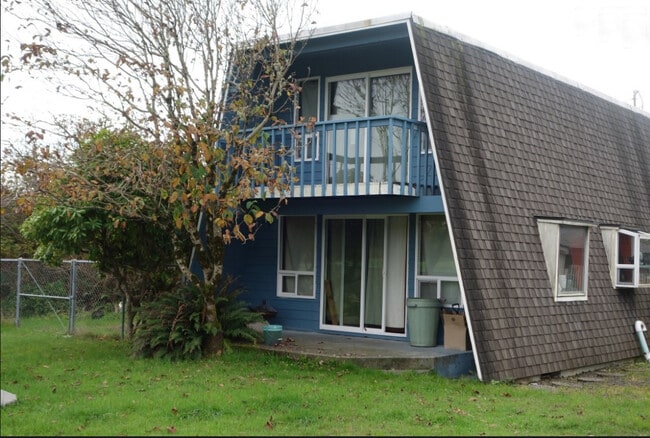 property at 318 Canal Dr NE