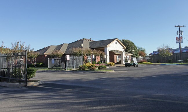 Cobblestone Village Apartments in Cleburne, TX - Building Photo - Building Photo