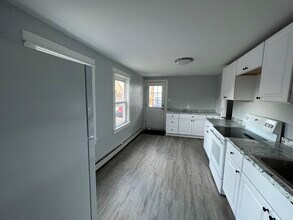 24 Church St in Enfield, CT - Building Photo - Building Photo