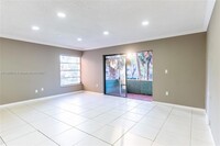 17600 NW 68th Ave, Unit B2005 in Hialeah, FL - Building Photo - Building Photo