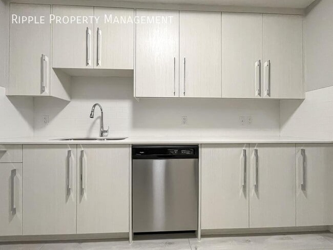 29 Creekstone Dr SW in Calgary, AB - Building Photo - Building Photo