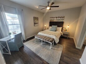 7250 W Greens Rd in Houston, TX - Building Photo