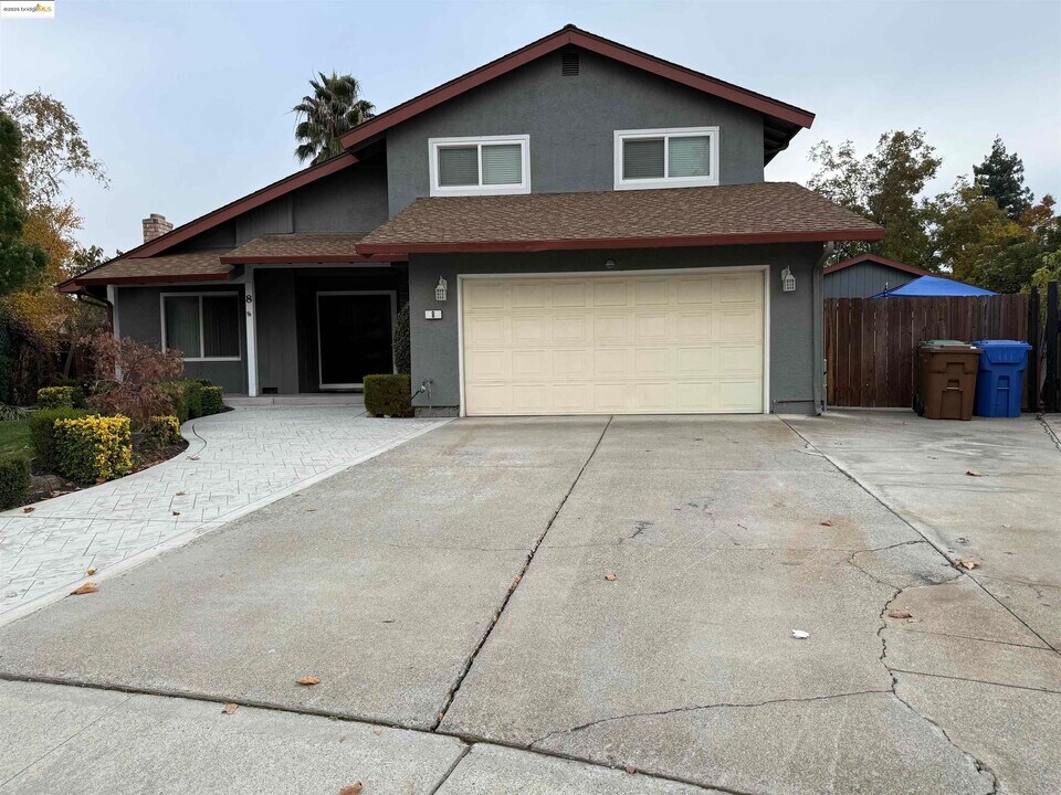8 Cindy Pl in Brentwood, CA - Building Photo