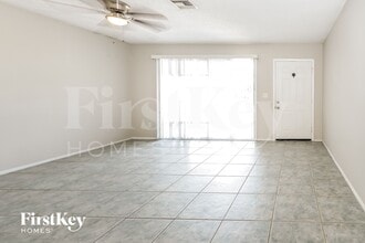 305 NE Floresta Dr in Port St. Lucie, FL - Building Photo - Building Photo