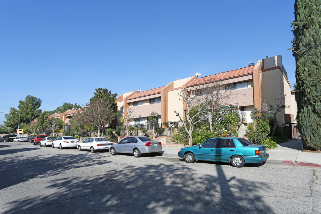 Gresham Townhomes in Canoga Park, CA - Foto de edificio