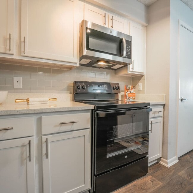 Lakebridge Townhomes in Houston, TX - Building Photo - Building Photo