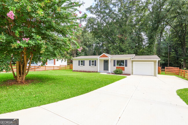 1208 Williams Cir in Peachtree City, GA - Foto de edificio - Building Photo