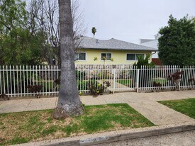 947 Victoria Ave in Venice, CA - Building Photo