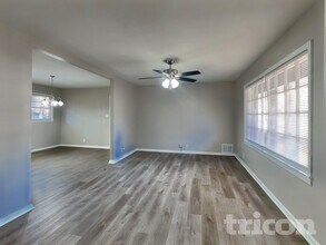 4930 Sugar Creek Dr in Sugar Hill, GA - Foto de edificio - Building Photo