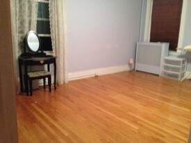 15 Alton Pl, Unit 2 in Brookline, MA - Building Photo - Building Photo