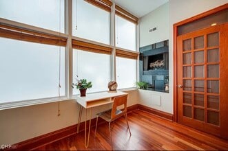 700 W Grand Ave, Unit C-1 in Chicago, IL - Building Photo - Building Photo